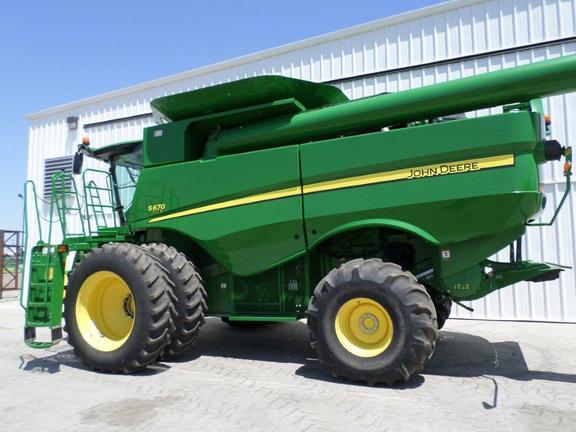 2012 John Deere S670