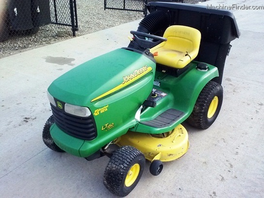 2002 John Deere Lt150 Lawn & Garden And Commercial Mowing - John Deere 