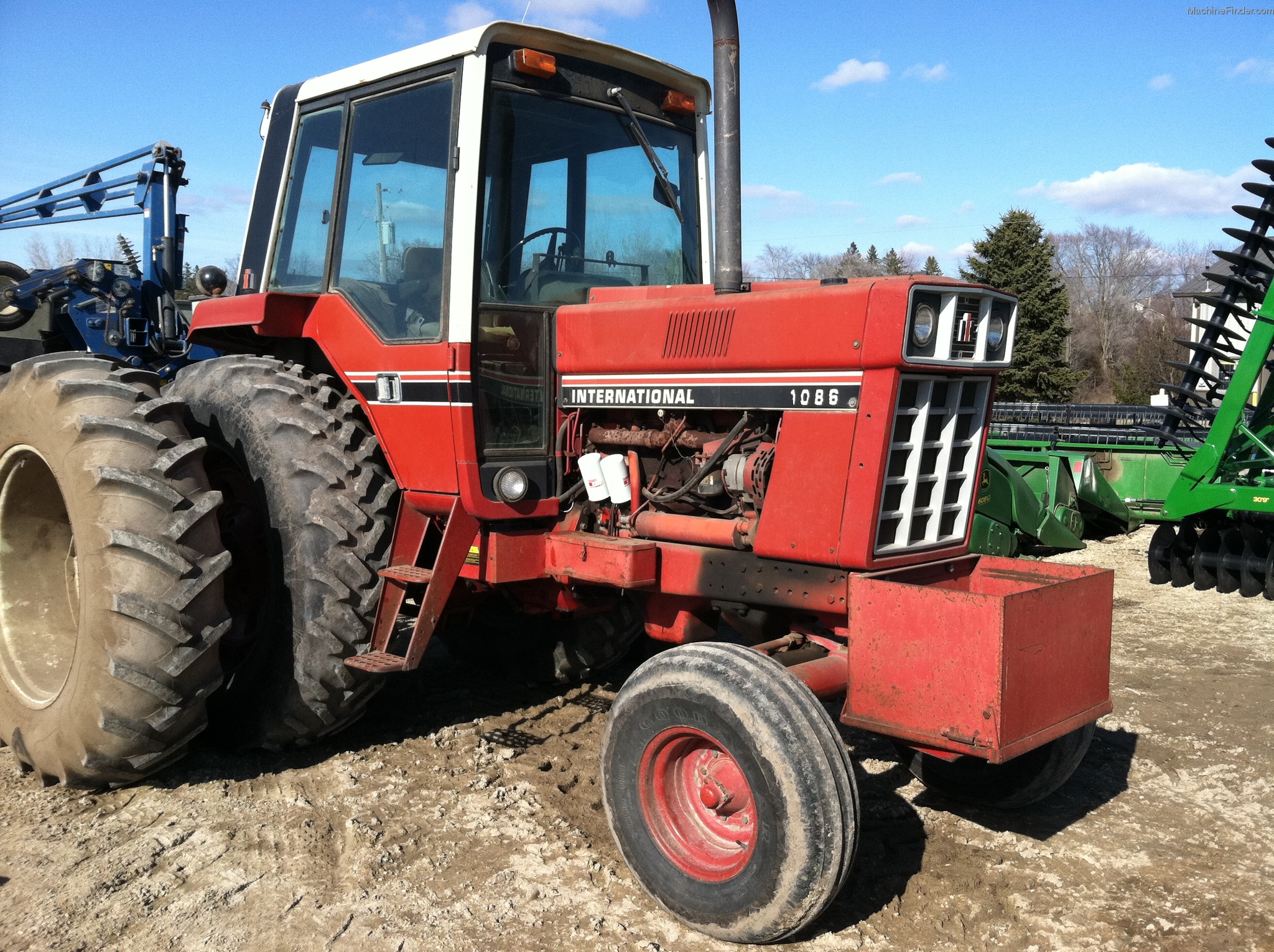 1981-international-1086-tractors-row-crop-100hp-john-deere