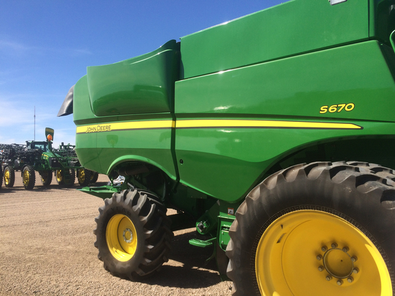 2012 John Deere S670