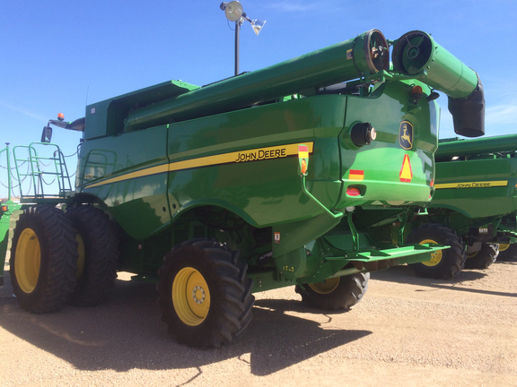 2012 John Deere S670