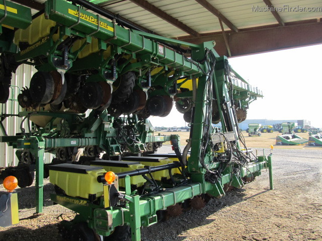 2011-john-deere-1720-planting-seeding-planters-john-deere