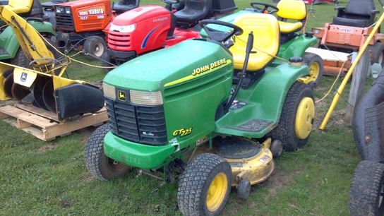 1999 John Deere Gt225 Lawn & Garden And Commercial Mowing - John Deere 