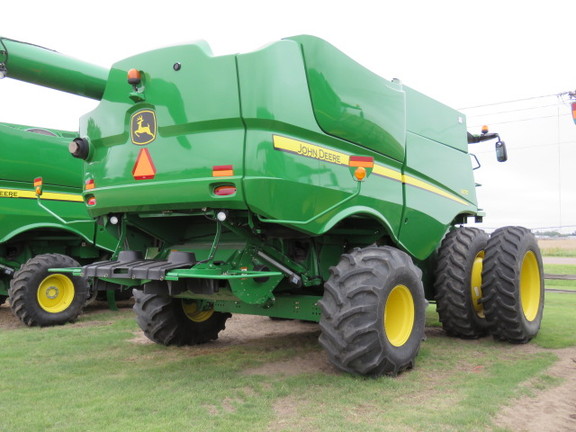 2013 John Deere S670