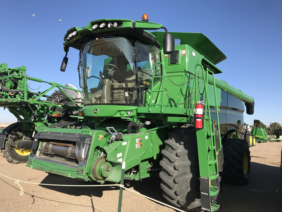 2015 John Deere S670