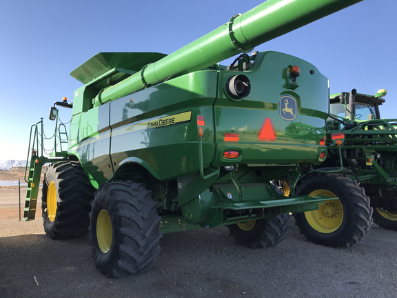 2015 John Deere S670