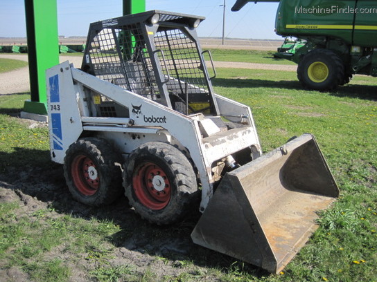 Used Farm & Agricultural Equipment - John Deere MachineFinder