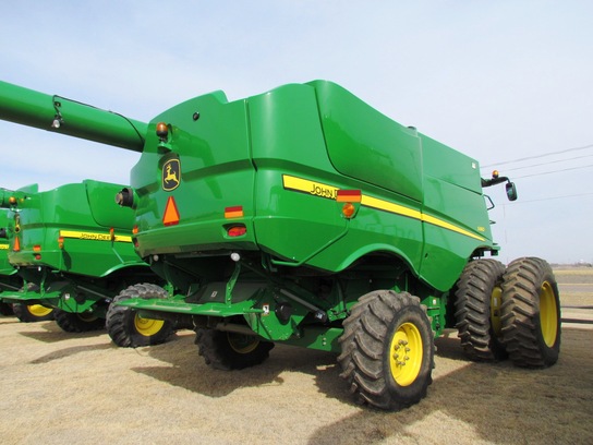 2012 John Deere S660