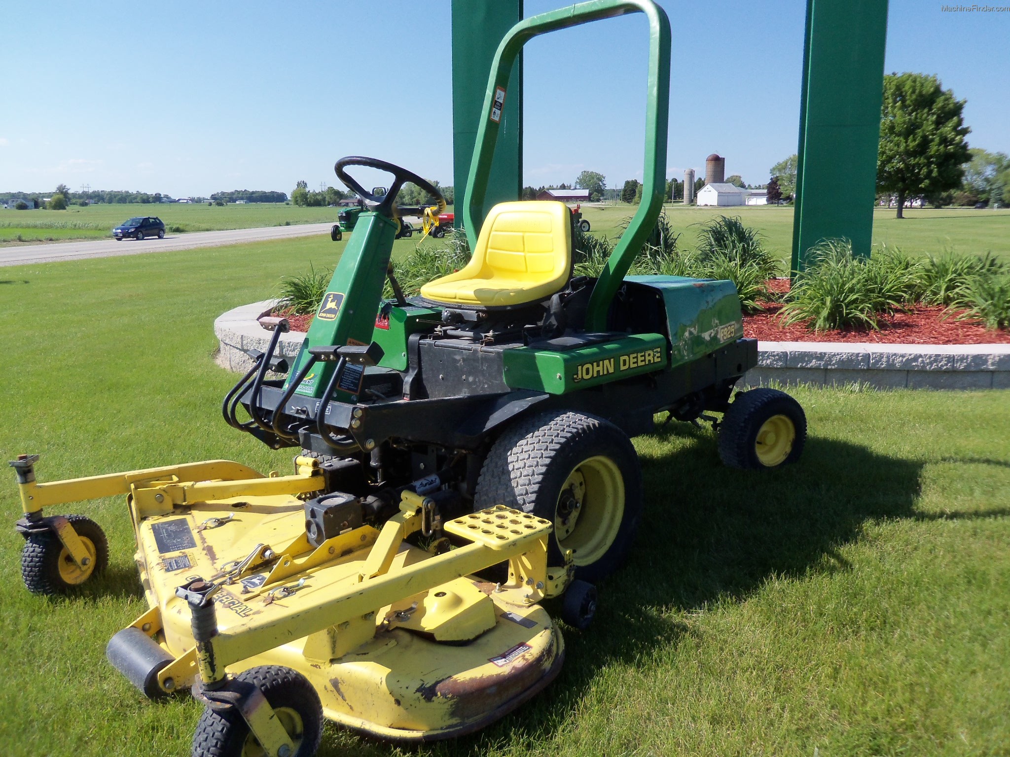 1998 John Deere F925 Lawn & Garden and Commercial Mowing - John Deere 