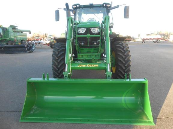 2015 John Deere 6215R