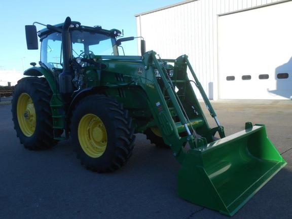 2015 John Deere 6215R