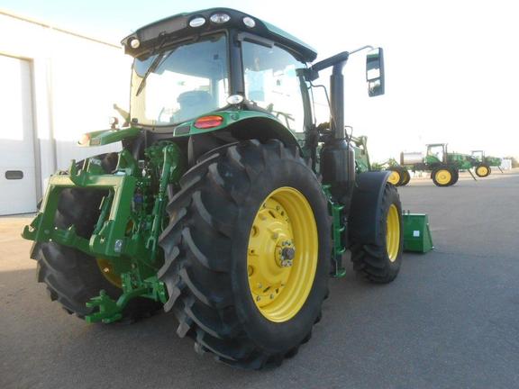 2015 John Deere 6215R