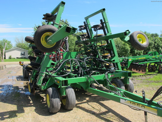 1998 John Deere 1850 Planting & Seeding - Air Drills & Seeders - John 