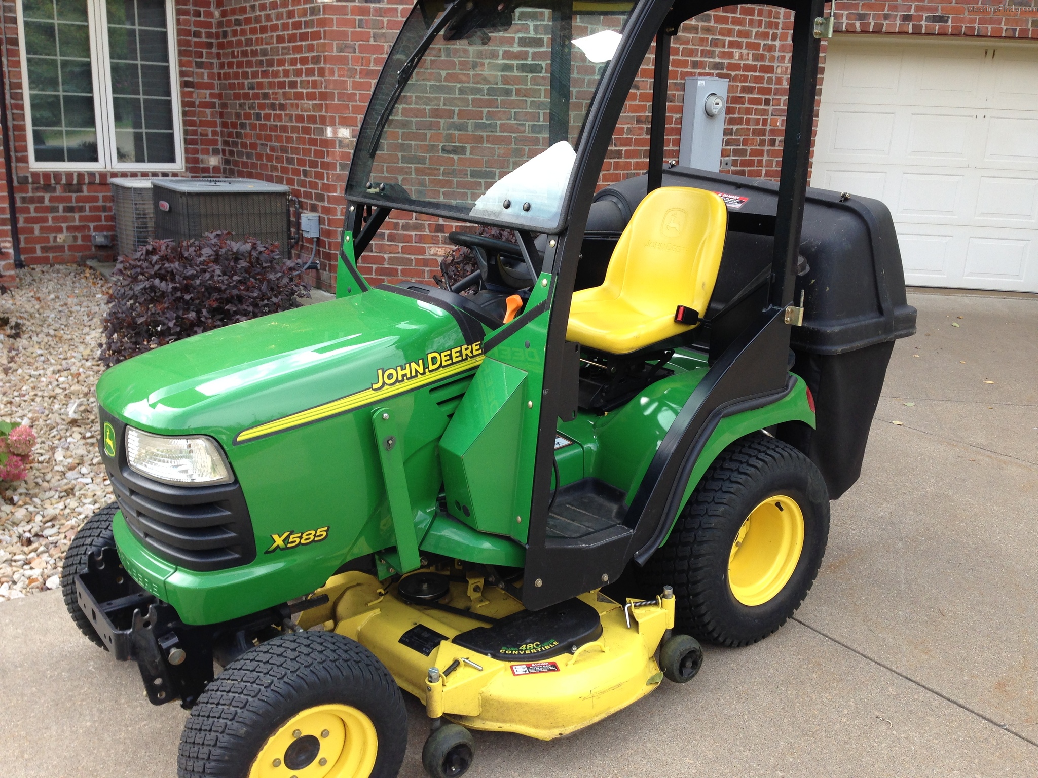 2002 John Deere X585 Lawn & Garden and Commercial Mowing John Deere