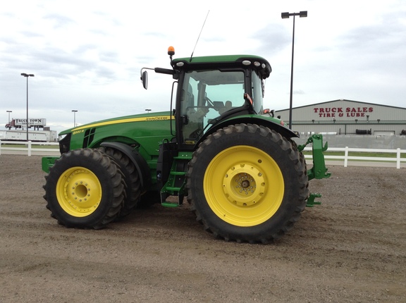 2016 John Deere 8320R