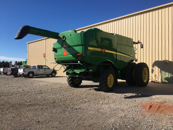 2013 John Deere S670