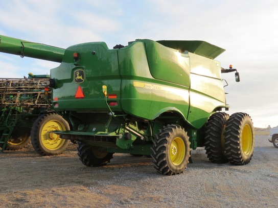 2013 John Deere S670