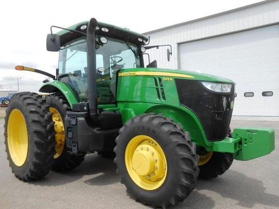 2012 John Deere 7215R