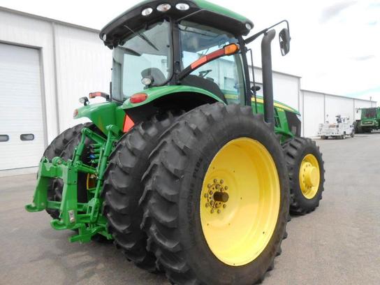 2012 John Deere 7215R