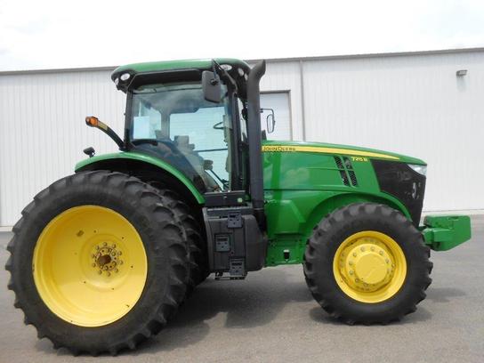 2012 John Deere 7215R