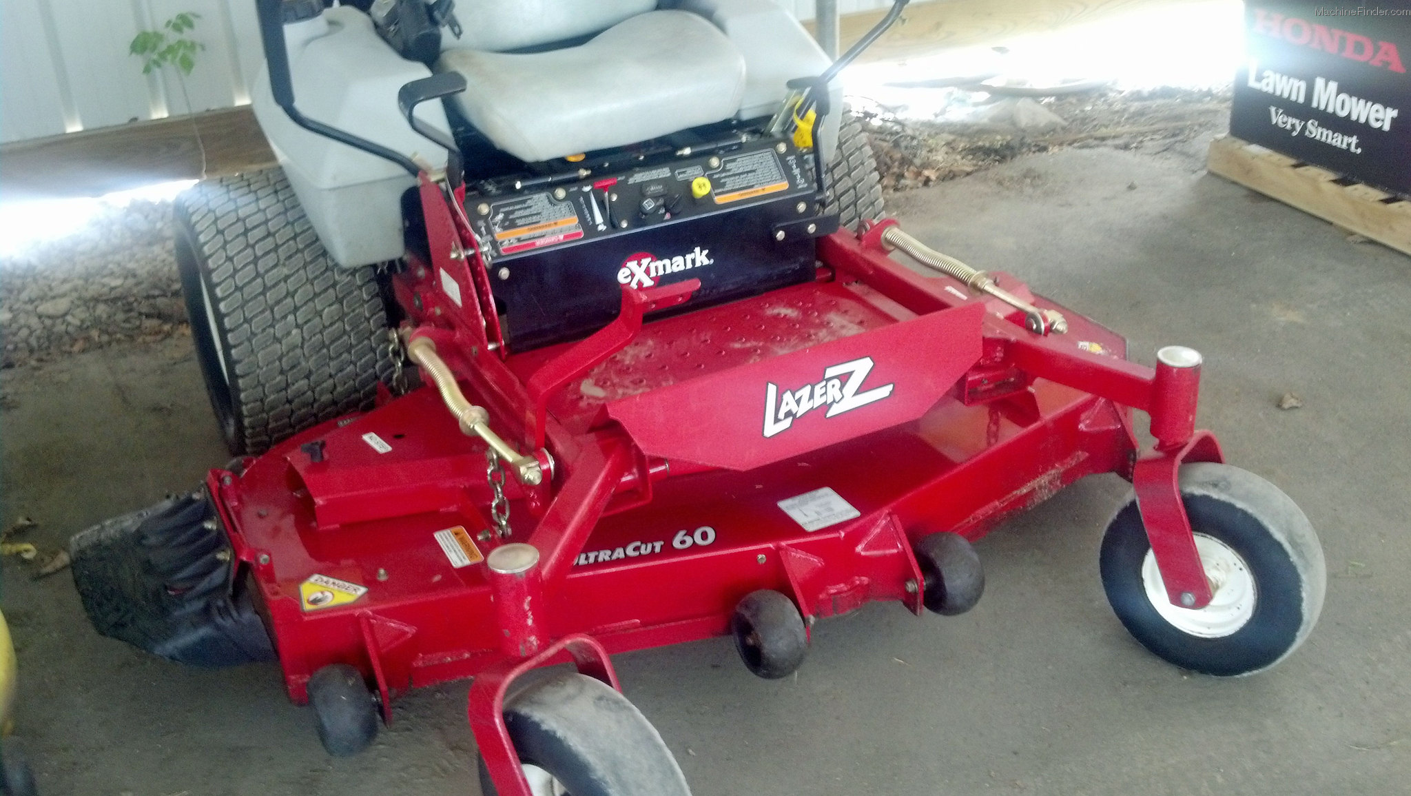 2007 Exmark LAZER Z Lawn & Garden and Commercial Mowing John Deere