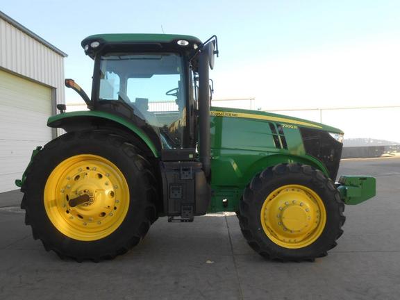 2013 John Deere 7200R