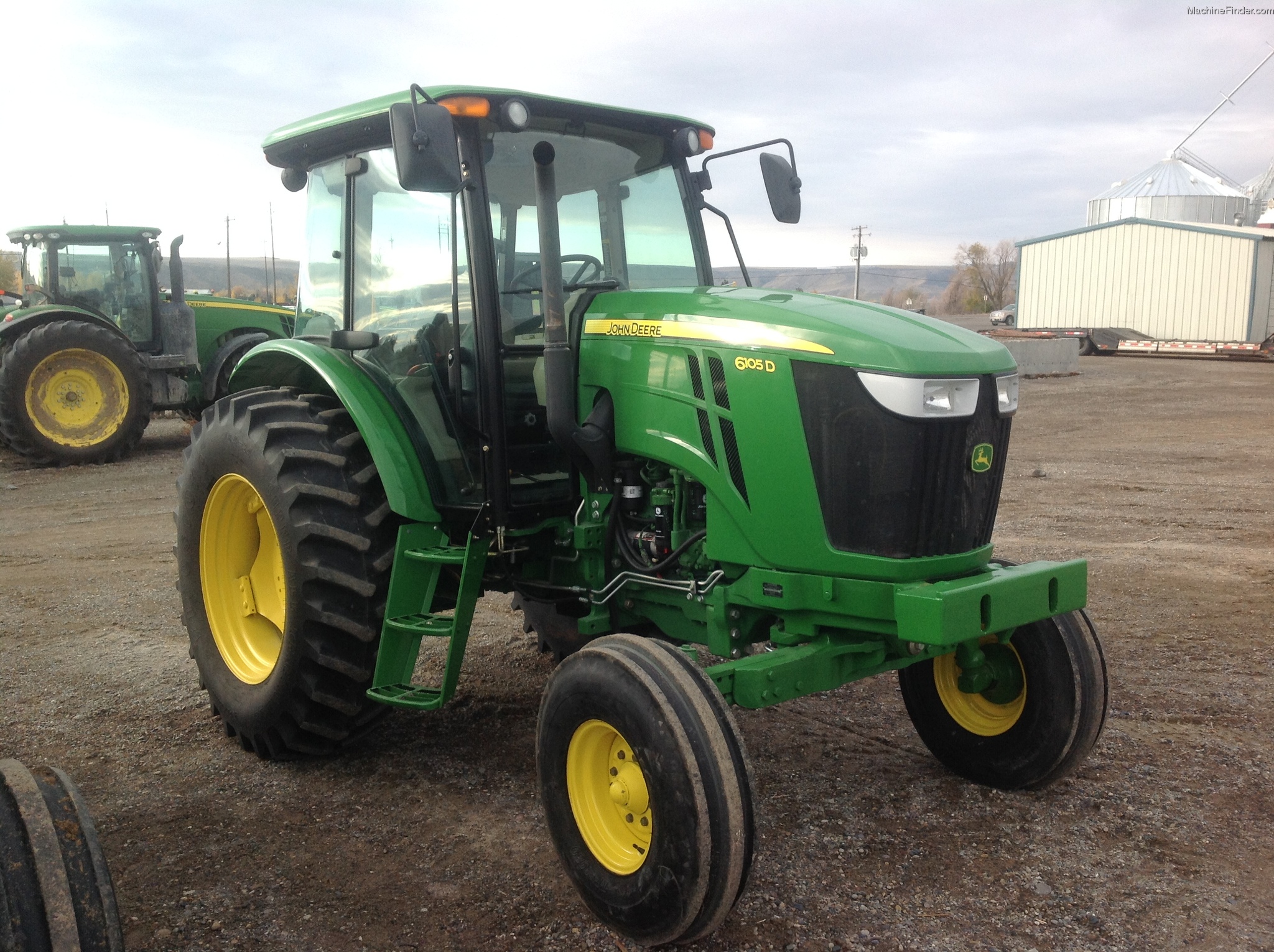 2013-john-deere-6105d-tractors-utility-40-100hp-john-deere