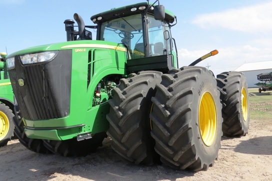 2013 John Deere 9560R