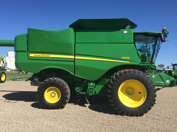 2015 John Deere S670