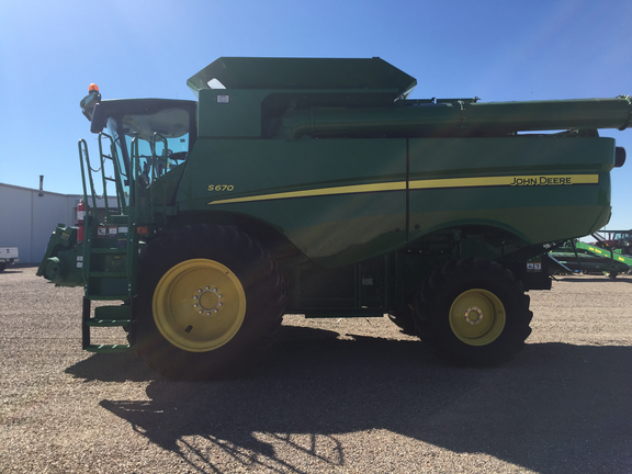 2015 John Deere S670