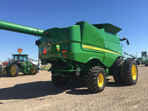 2015 John Deere S670