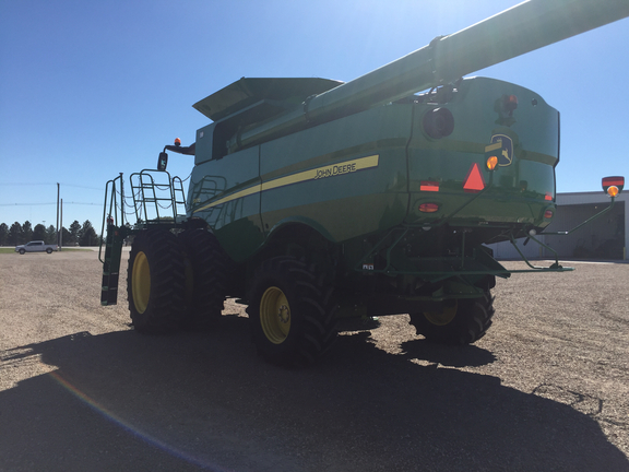 2015 John Deere S670