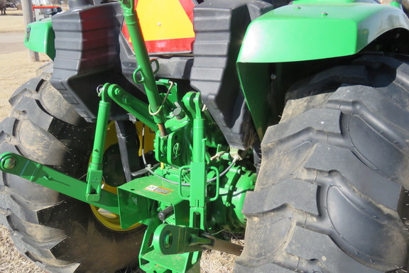 2015 John Deere 4066R