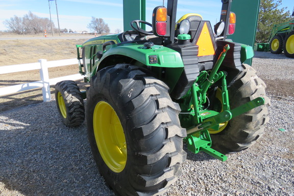 2015 John Deere 4066R