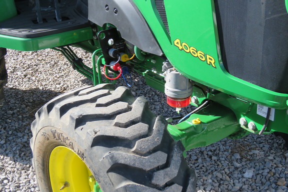 2015 John Deere 4066R