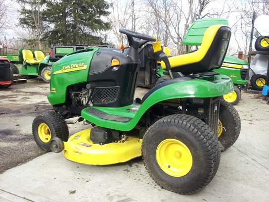 2005 John Deere L108 Lawn & Garden And Commercial Mowing - John Deere 