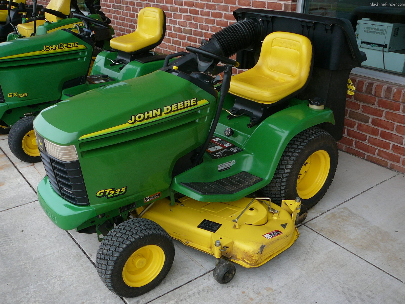 1999 John Deere GT235 Lawn Garden And Commercial Mowing John Deere