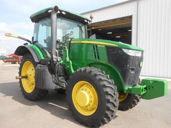 2011 John Deere 7200R