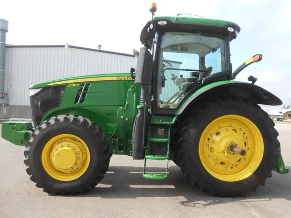 2011 John Deere 7200R