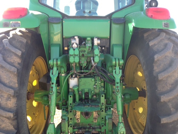 2007 John Deere 7520