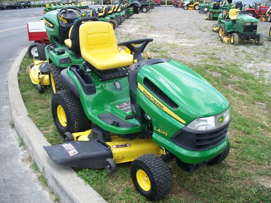 John Deere LA 145 Lawn & Garden and Commercial Mowing - John Deere ...