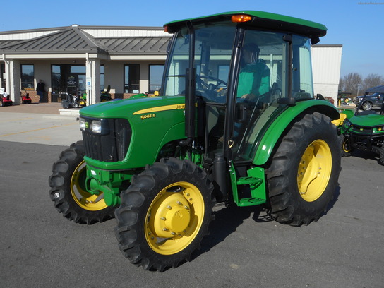 2013 John Deere 5065E