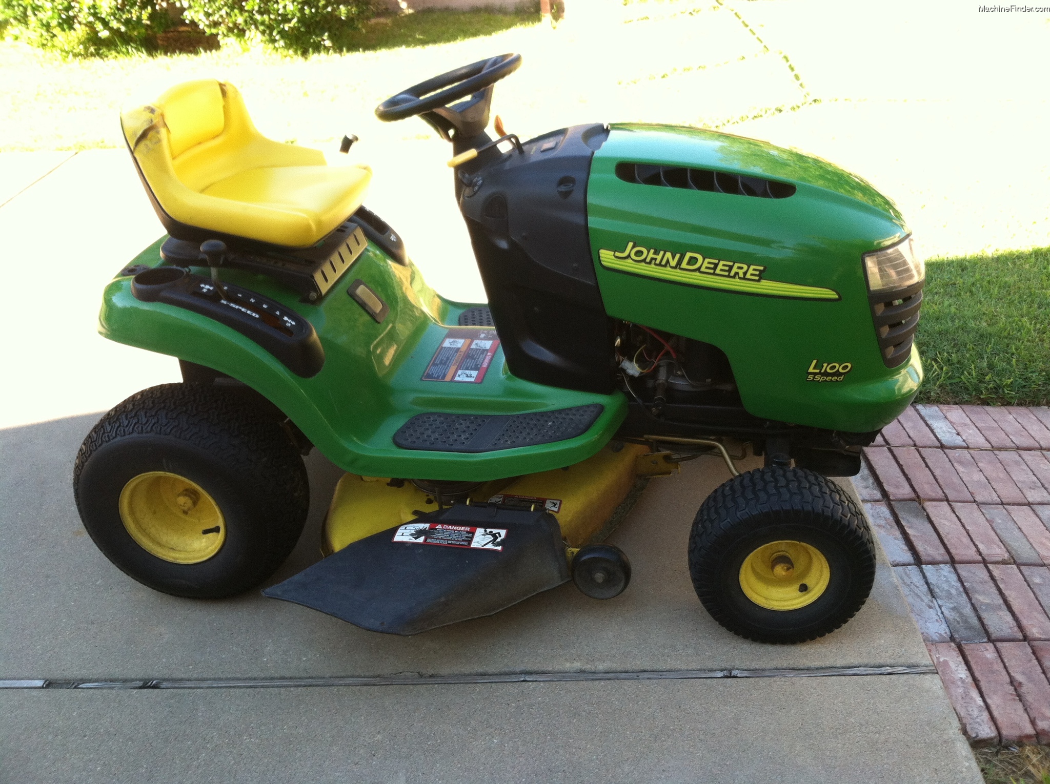 2003 John Deere L100 Lawn & Garden and Commercial Mowing - John Deere ...