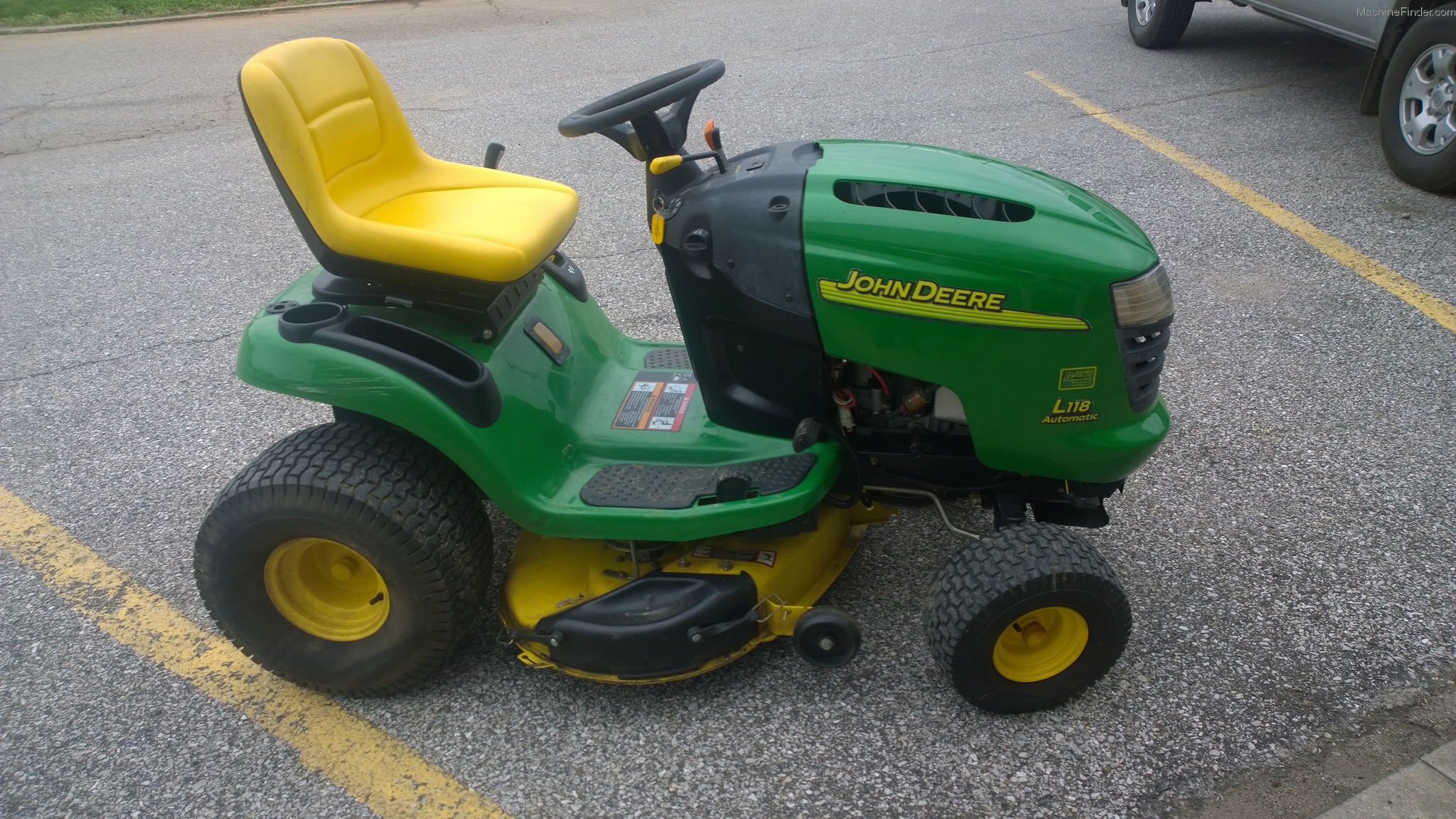 2004 John Deere L118 Lawn & Garden and Commercial Mowing - John Deere ...