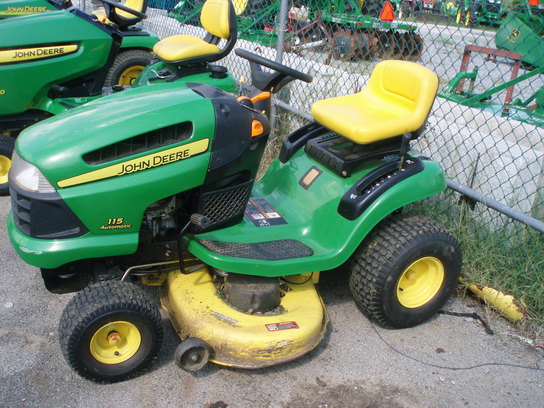 2006 John Deere 115 Automatic Lawn & Garden and Commercial Mowing ...