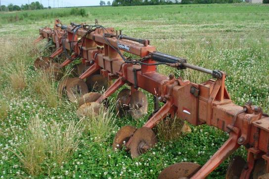 Taylor Way 8 row Tillage - John Deere MachineFinder