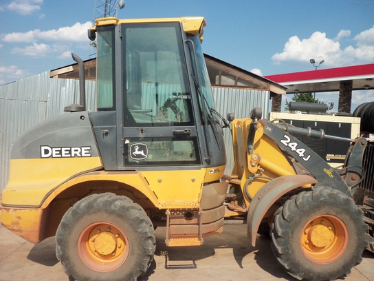 John Deere 244J Compact Loaders - John Deere MachineFinder