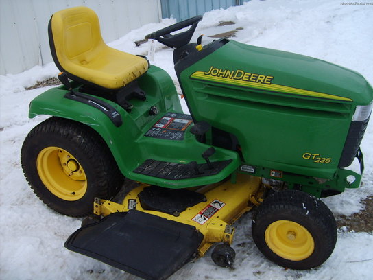 2004 John Deere GT235