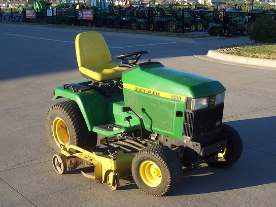 2001 John Deere 445 L&G tractor with 60