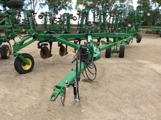 2013 John Deere 3710 - Moldboard Plows - John Deere MachineFinder